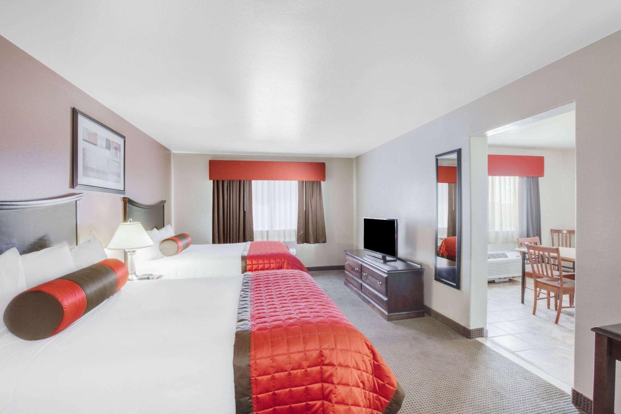 Baymont By Wyndham Wheeler Hotel Exterior photo